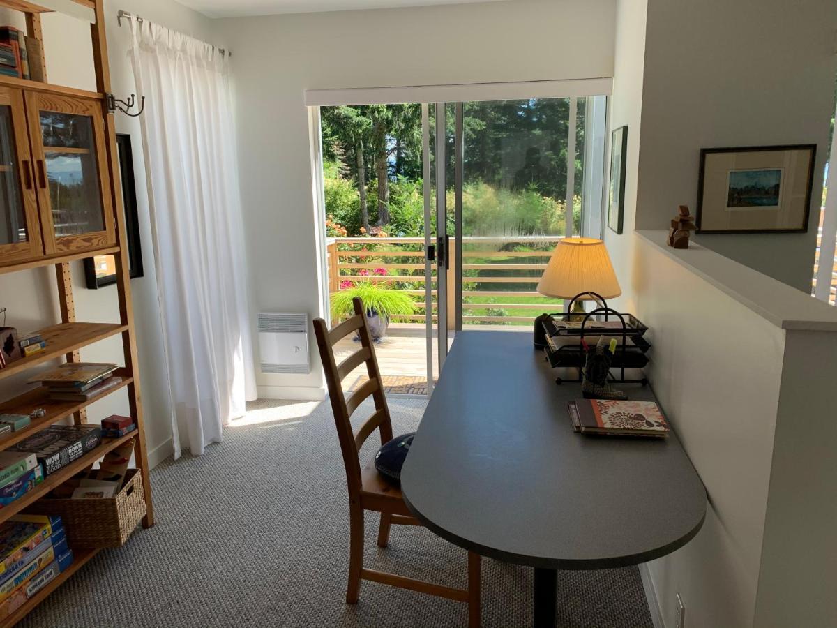 Forest By The Sea Rentals Merville Exteriér fotografie